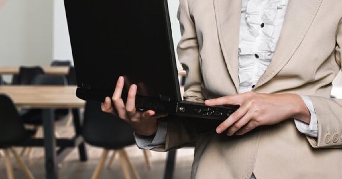 Jak ubrać się na konferencję?