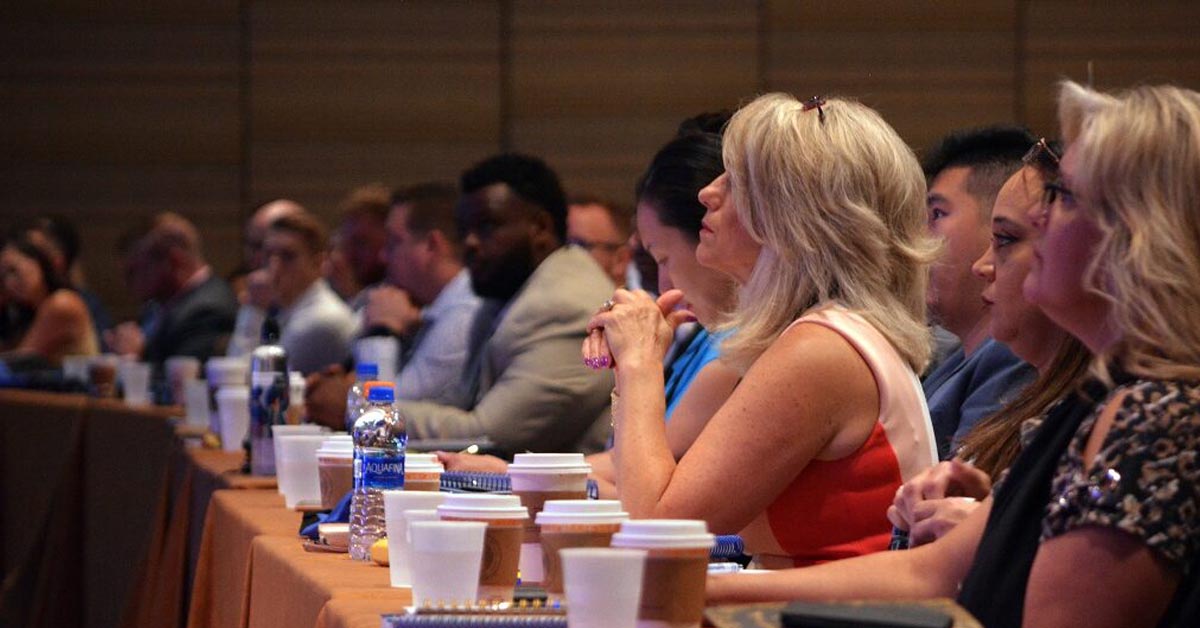 Jak zaplanować i zorganizować udane konferencje w hotelu – porady i wskazówki